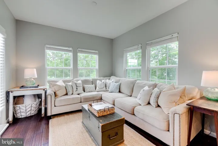 17048 Silver Arrow Dr, Dumfries, Virginia 22026