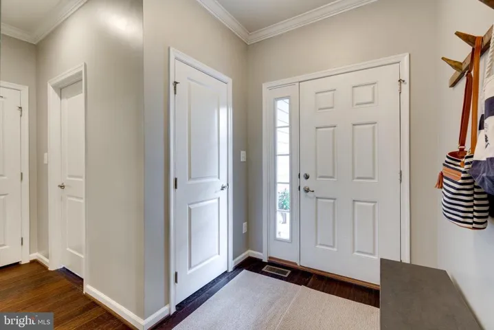 17048 Silver Arrow Dr, Dumfries, Virginia 22026
