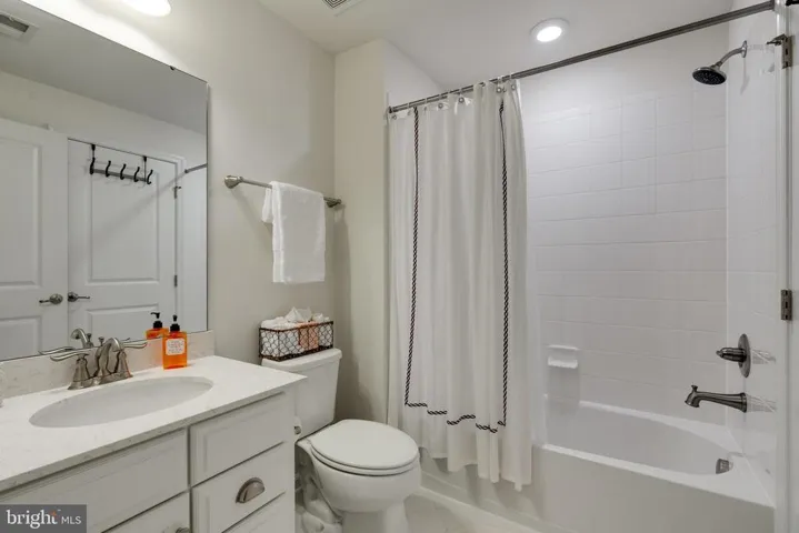 17048 Silver Arrow Dr, Dumfries, Virginia 22026