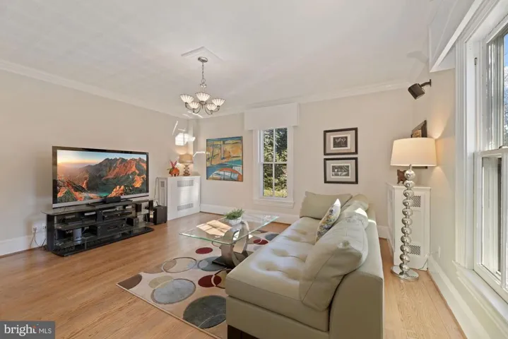 413 E Columbia St, Falls Church, Virginia 22046