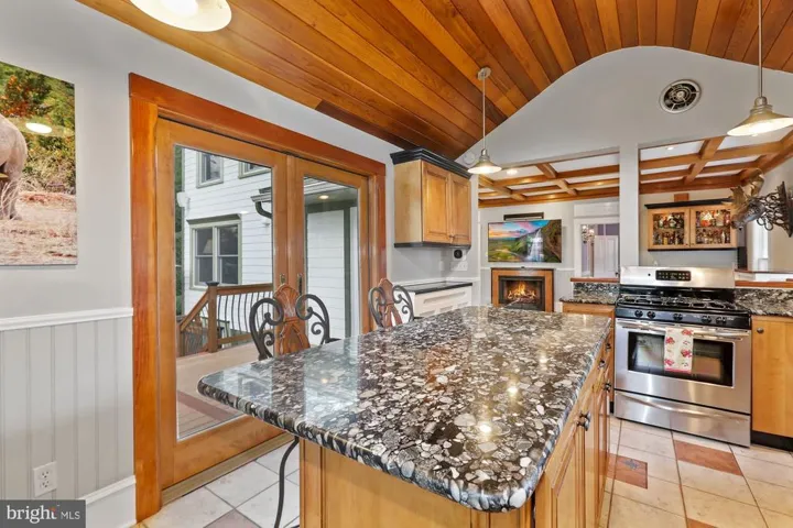 413 E Columbia St, Falls Church, Virginia 22046