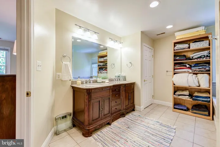 8707 Falkstone Ln, Alexandria, Virginia 22309