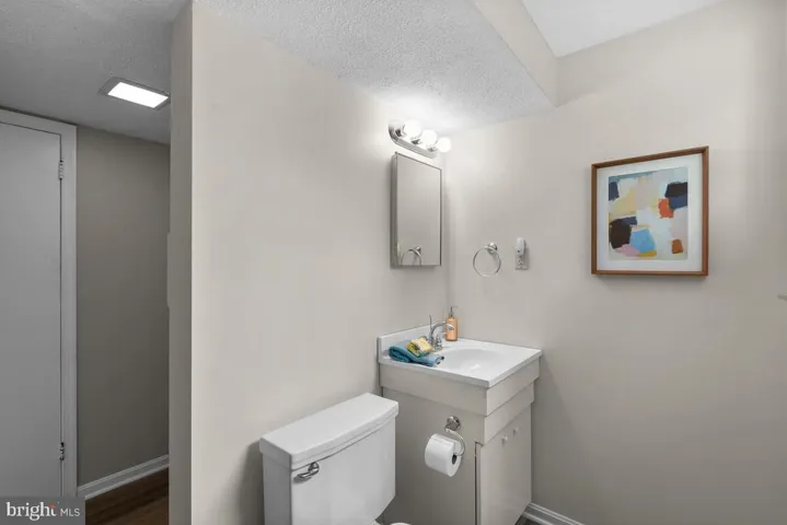 7506 Hamlet St, Springfield, Virginia 22151