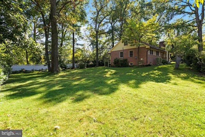 6621 Haycock Rd, Falls Church, Virginia 22043