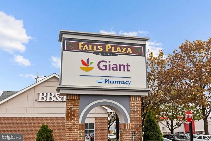 6621 Haycock Rd, Falls Church, Virginia 22043