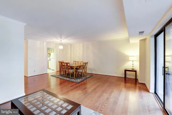 8370 Greensboro #216, Mclean, Virginia 22102