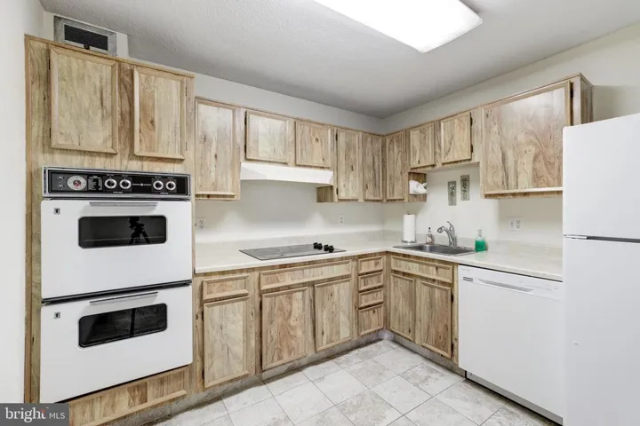 8370 Greensboro #216, Mclean, Virginia 22102