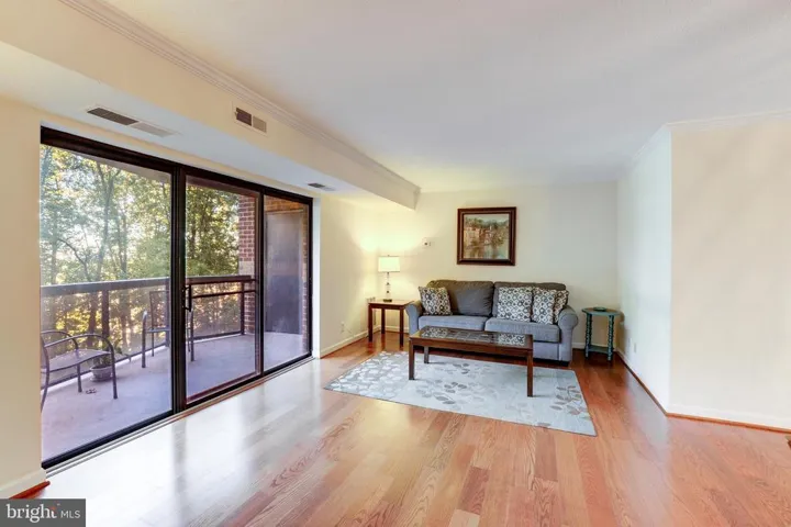 8370 Greensboro #216, Mclean, Virginia 22102
