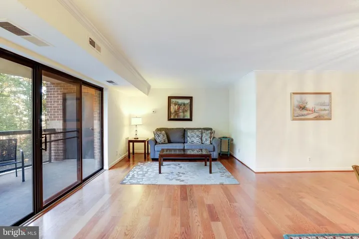 8370 Greensboro #216, Mclean, Virginia 22102