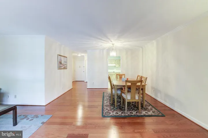 8370 Greensboro #216, Mclean, Virginia 22102