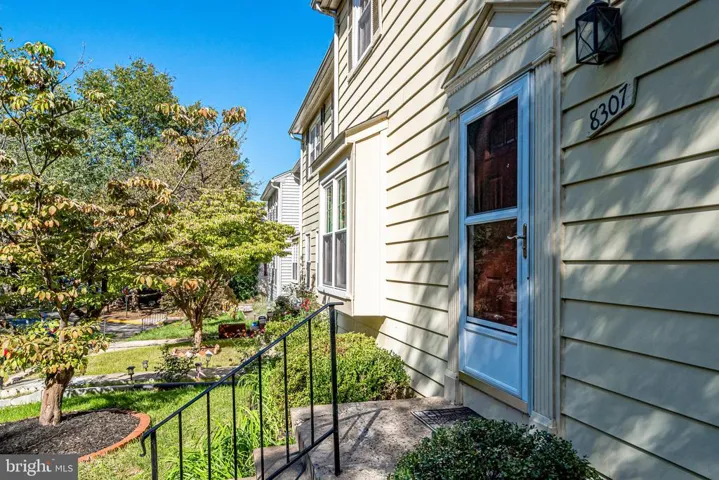 8307 Stationhouse Ct, Lorton, Virginia 22079