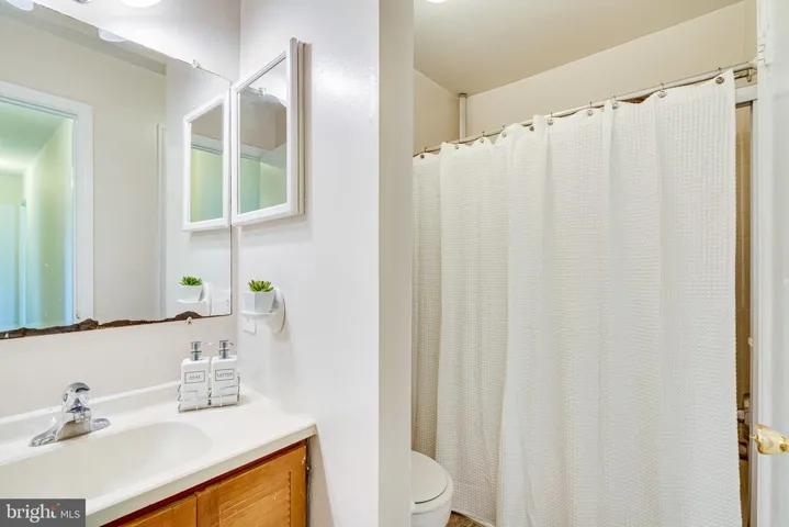 8307 Stationhouse Ct, Lorton, Virginia 22079