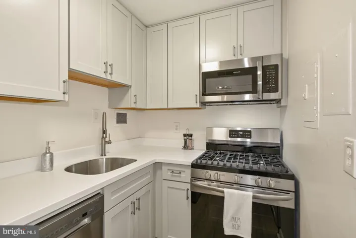 6001 Arlington Blvd #313, Falls Church, Virginia 22044