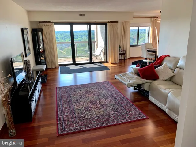 307 Yoakum Pkwy #1722, Alexandria, Virginia 22304