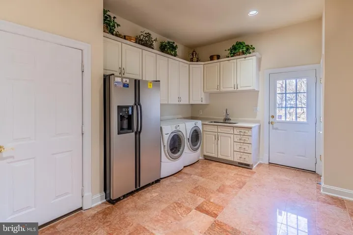 1018 Eaton Dr, Mclean, Virginia 22102
