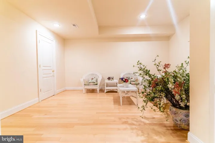 1018 Eaton Dr, Mclean, Virginia 22102