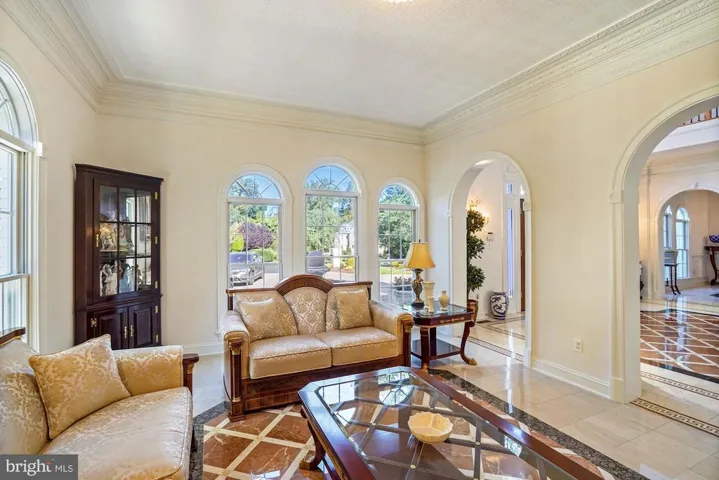 1018 Eaton Dr, Mclean, Virginia 22102