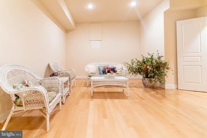 1018 Eaton Dr, Mclean, Virginia 22102
