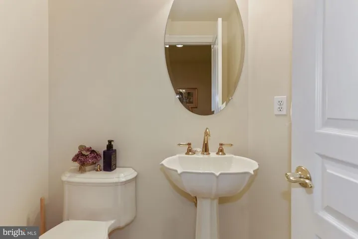 1018 Eaton Dr, Mclean, Virginia 22102