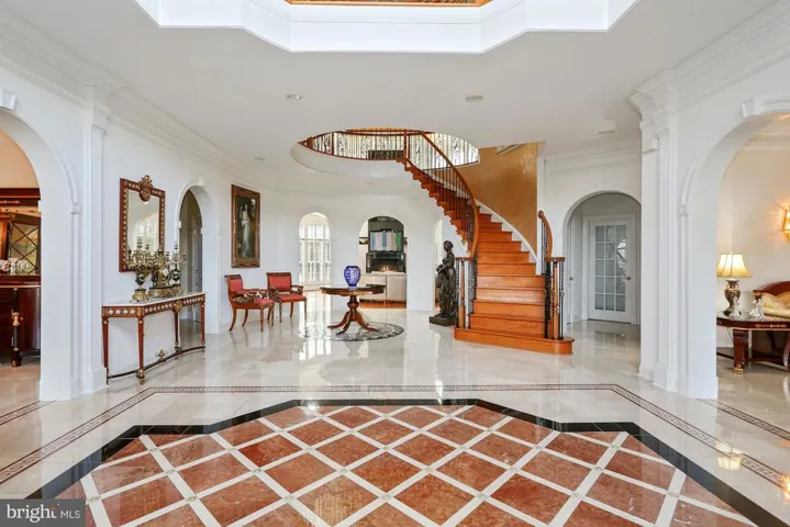 1018 Eaton Dr, Mclean, Virginia 22102