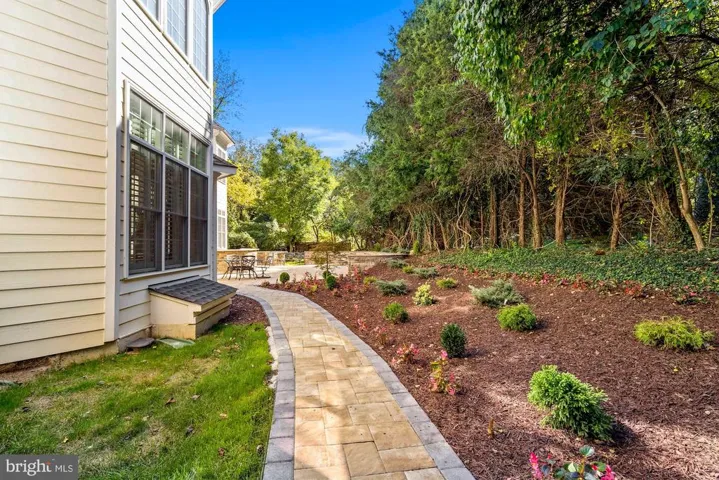 1018 Eaton Dr, Mclean, Virginia 22102