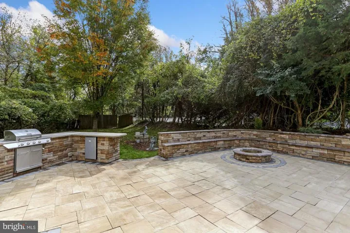 1018 Eaton Dr, Mclean, Virginia 22102