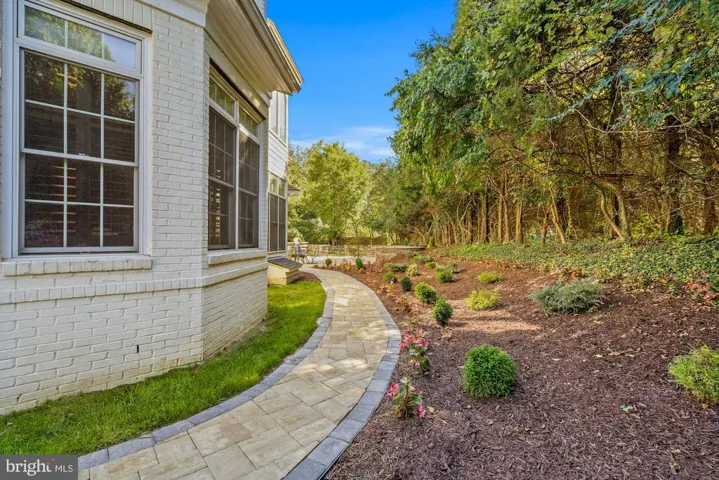 1018 Eaton Dr, Mclean, Virginia 22102
