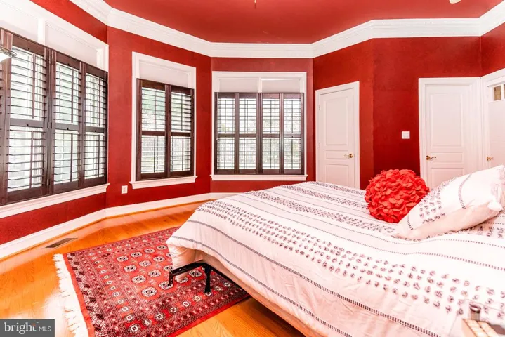 1018 Eaton Dr, Mclean, Virginia 22102