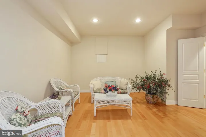 1018 Eaton Dr, Mclean, Virginia 22102