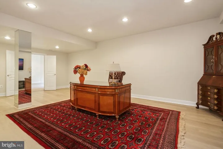 1018 Eaton Dr, Mclean, Virginia 22102