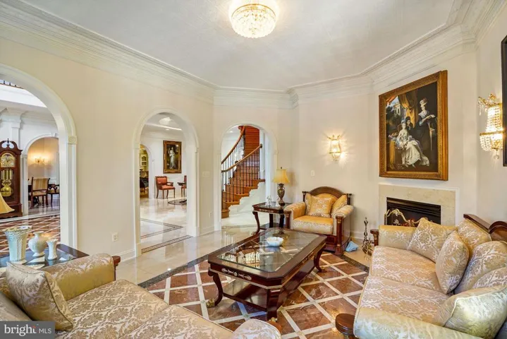 1018 Eaton Dr, Mclean, Virginia 22102
