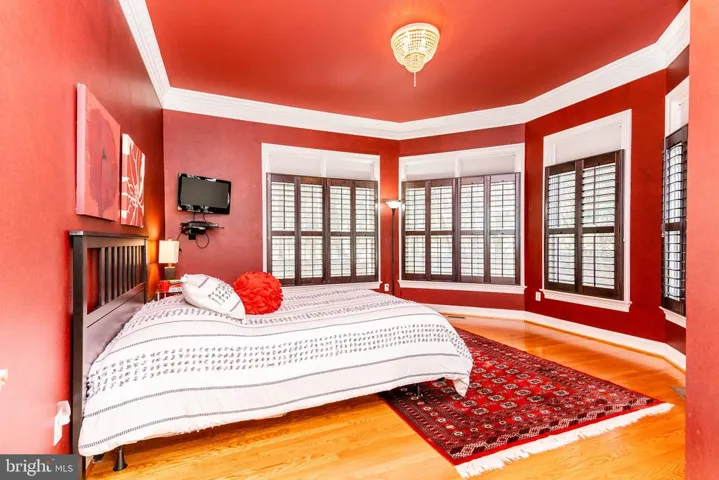 1018 Eaton Dr, Mclean, Virginia 22102