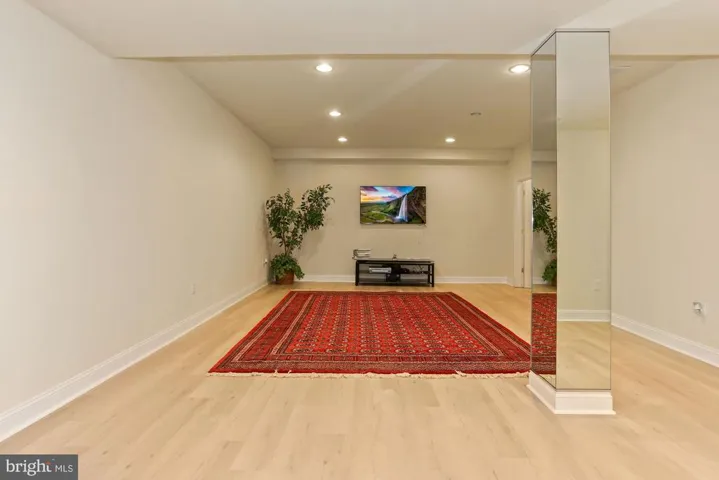 1018 Eaton Dr, Mclean, Virginia 22102