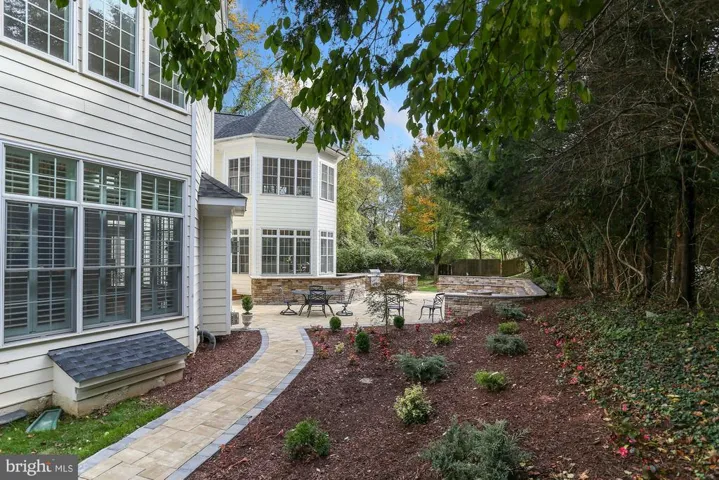 1018 Eaton Dr, Mclean, Virginia 22102
