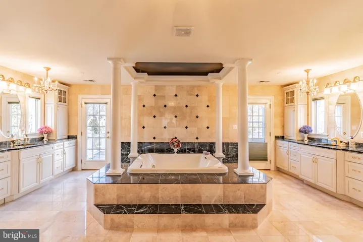 1018 Eaton Dr, Mclean, Virginia 22102
