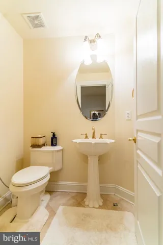 1018 Eaton Dr, Mclean, Virginia 22102