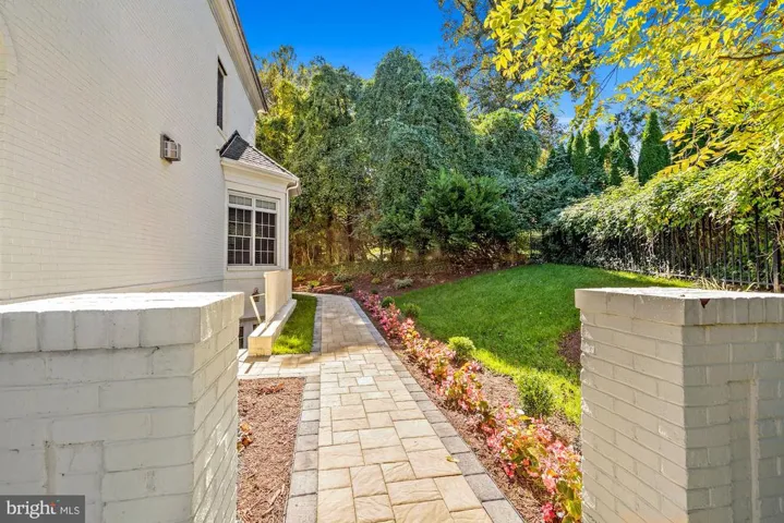 1018 Eaton Dr, Mclean, Virginia 22102