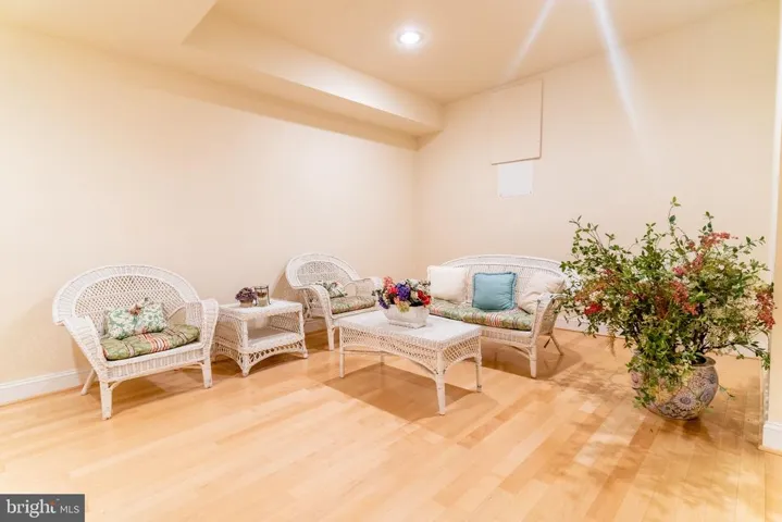 1018 Eaton Dr, Mclean, Virginia 22102