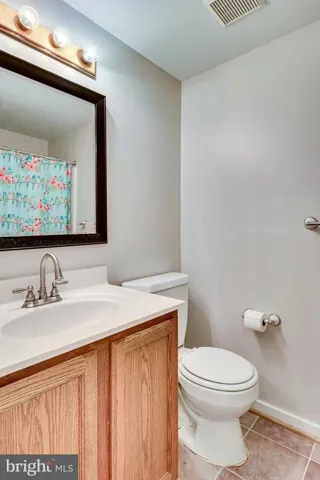 10042 Beacon Pond Ln, Burke, Virginia 22015