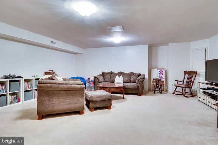 10042 Beacon Pond Ln, Burke, Virginia 22015