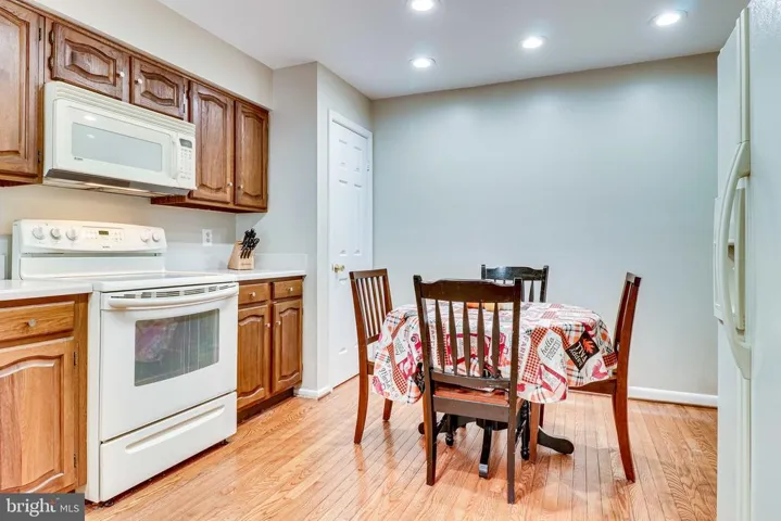 10042 Beacon Pond Ln, Burke, Virginia 22015