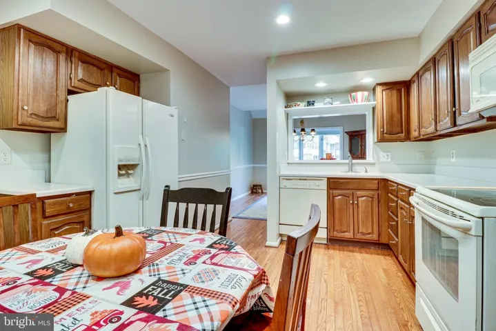10042 Beacon Pond Ln, Burke, Virginia 22015