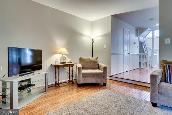 10042 Beacon Pond Ln, Burke, Virginia 22015