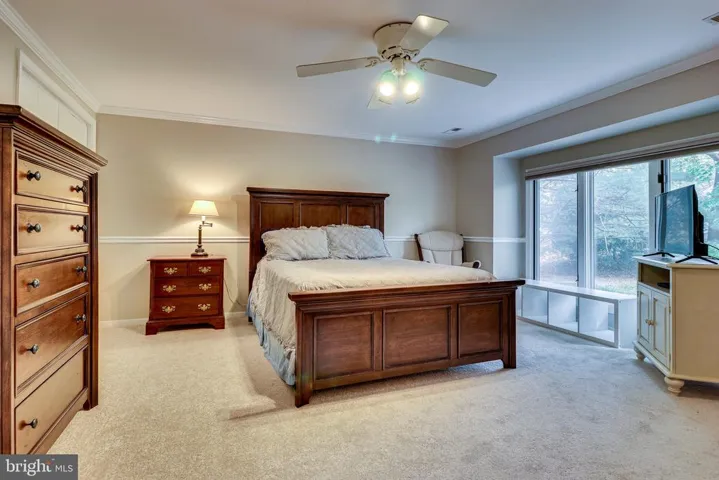 10042 Beacon Pond Ln, Burke, Virginia 22015