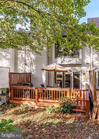 10042 Beacon Pond Ln, Burke, Virginia 22015
