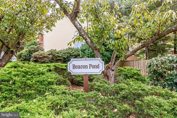 10042 Beacon Pond Ln, Burke, Virginia 22015