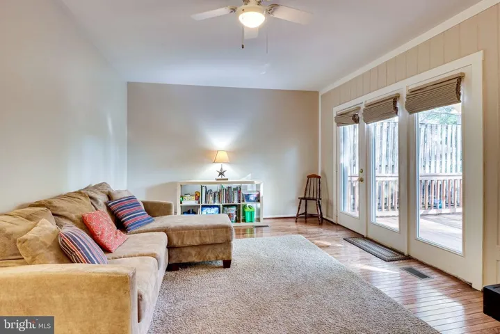 10042 Beacon Pond Ln, Burke, Virginia 22015