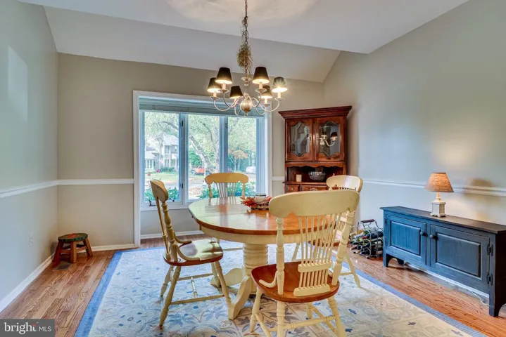 10042 Beacon Pond Ln, Burke, Virginia 22015