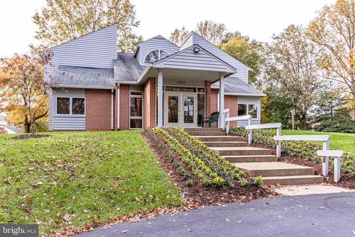 10042 Beacon Pond Ln, Burke, Virginia 22015