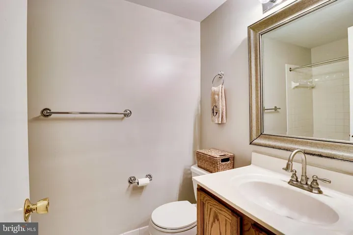 10042 Beacon Pond Ln, Burke, Virginia 22015